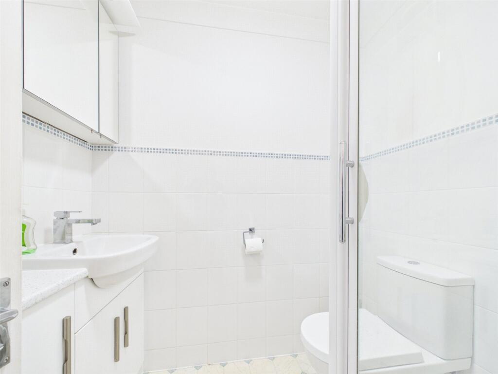 Apartment in Highcliffe-on-Sea, Highcliffe and Walkford - More