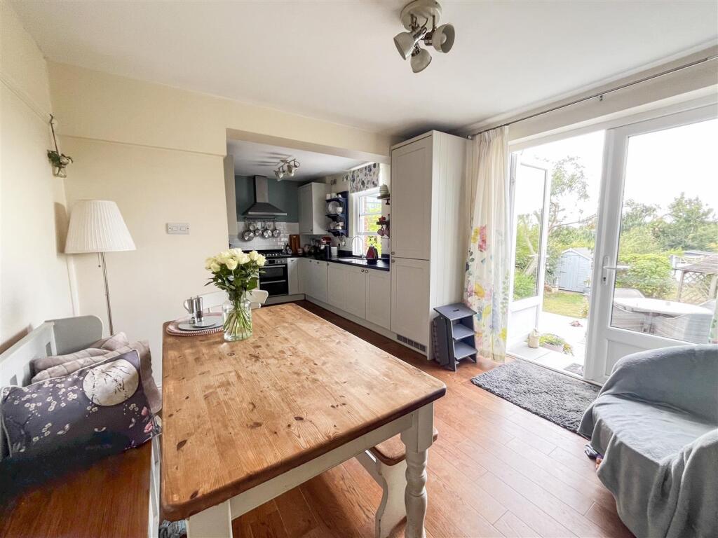 House in Wealden, Sandy Cross, Heathfield and Waldron - More