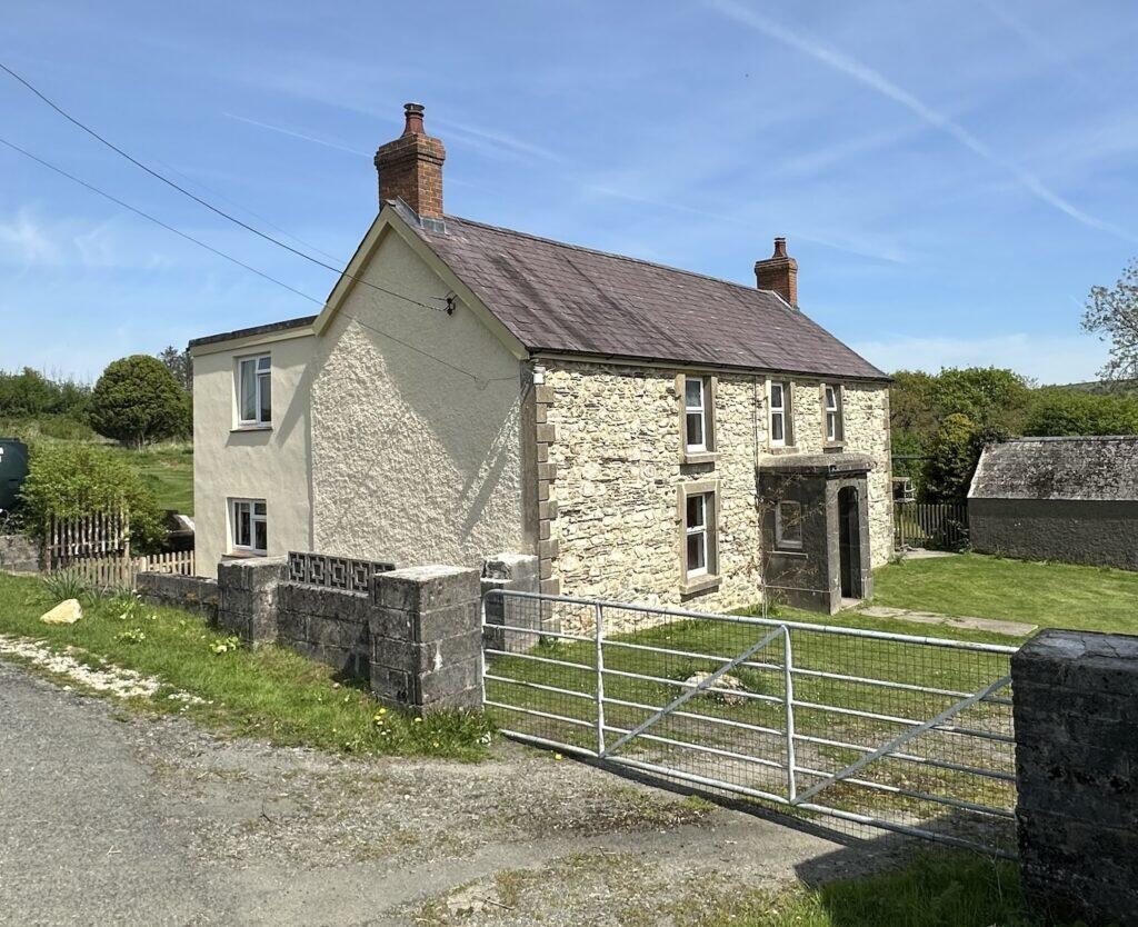 Main image of property: Llanycefn, CLYNDERWEN, SA66 7LN