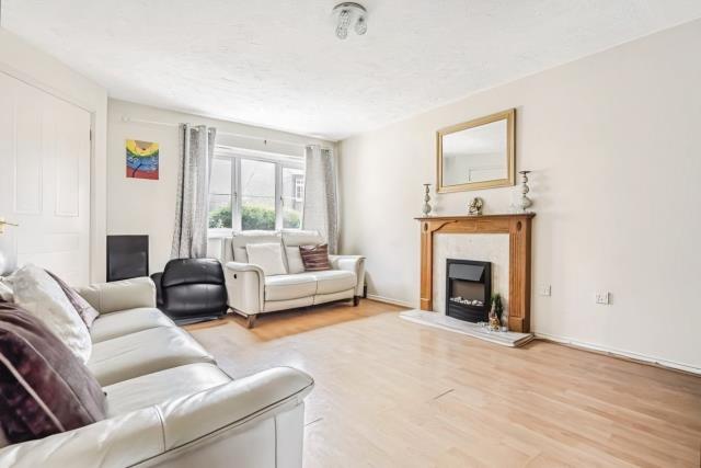 House in Wokingham, Emmbrook - View 3