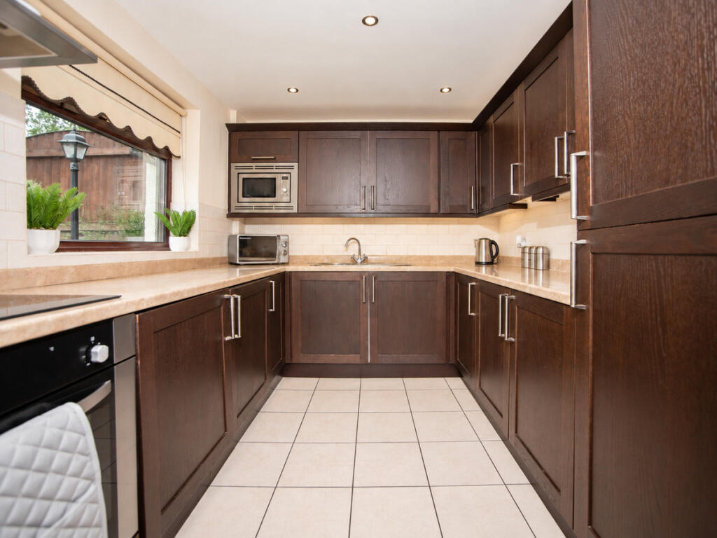 House in Oldham - View 3