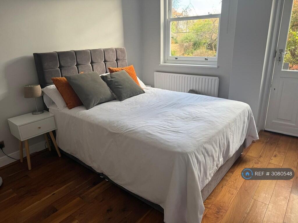Apartment in London, Hanwell - View 4