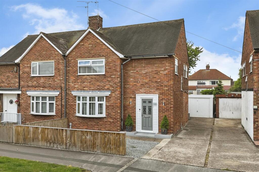 3-bed semi-detached on Malham Avenue, Hull, £220,000