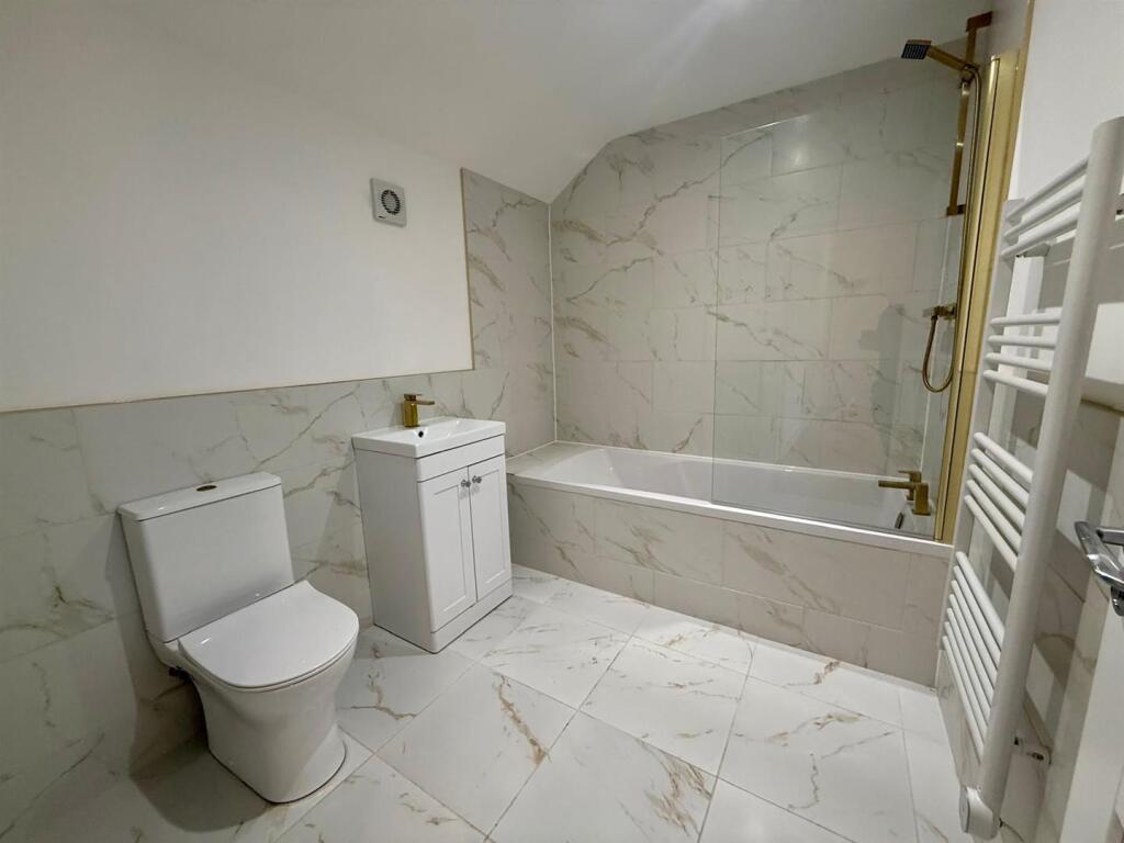 Apartment in Macclesfield, Cheshire East - View 5