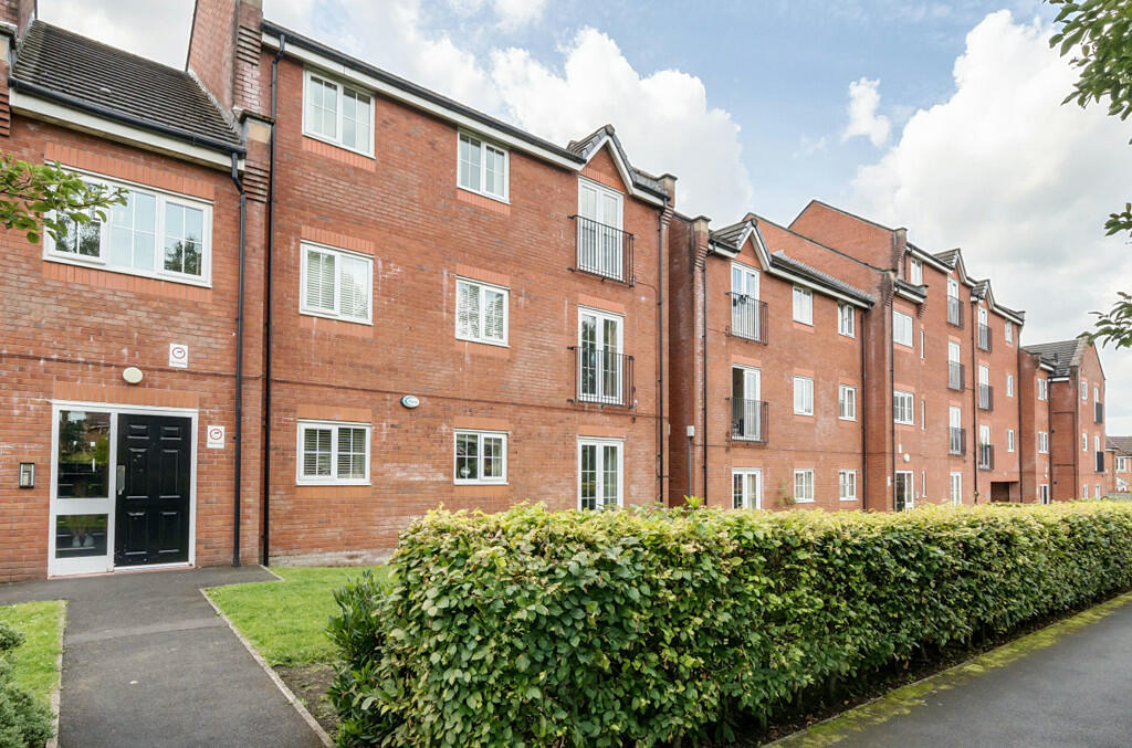 2-bed flat on Finsbury Court, Bolton, Greater Manchester, £110,000