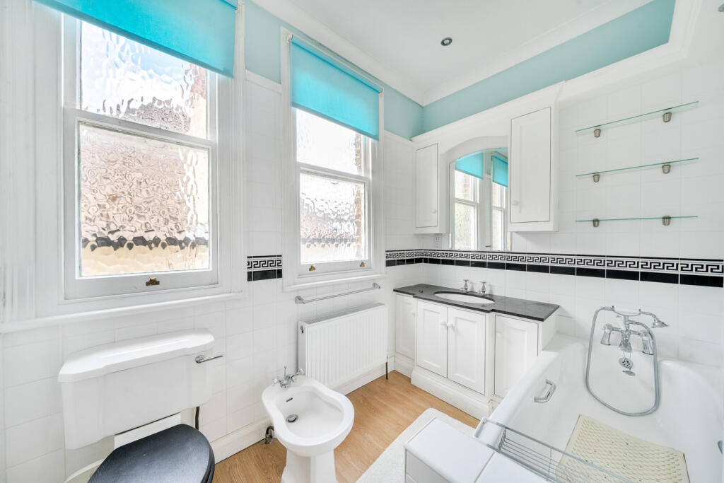 House in London - View 5