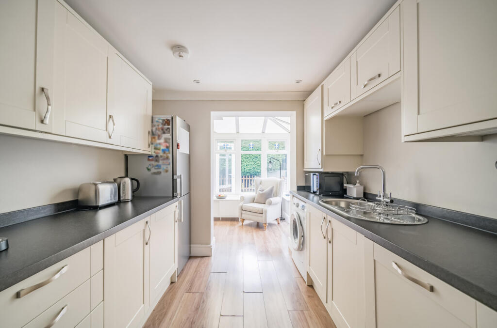 Ashley Road, Woking, Surrey, GU21 photo 2