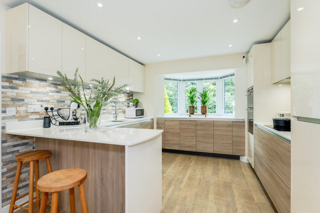 House in Horsham, Broadbridge Heath - View 3