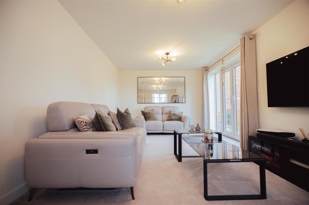 Felthouse Drive, Bishops Tachbrook, CV33 photo 4