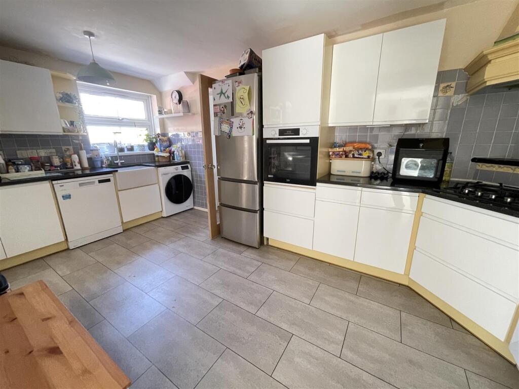 The Oakbournes, Bishopdown Farm photo 2