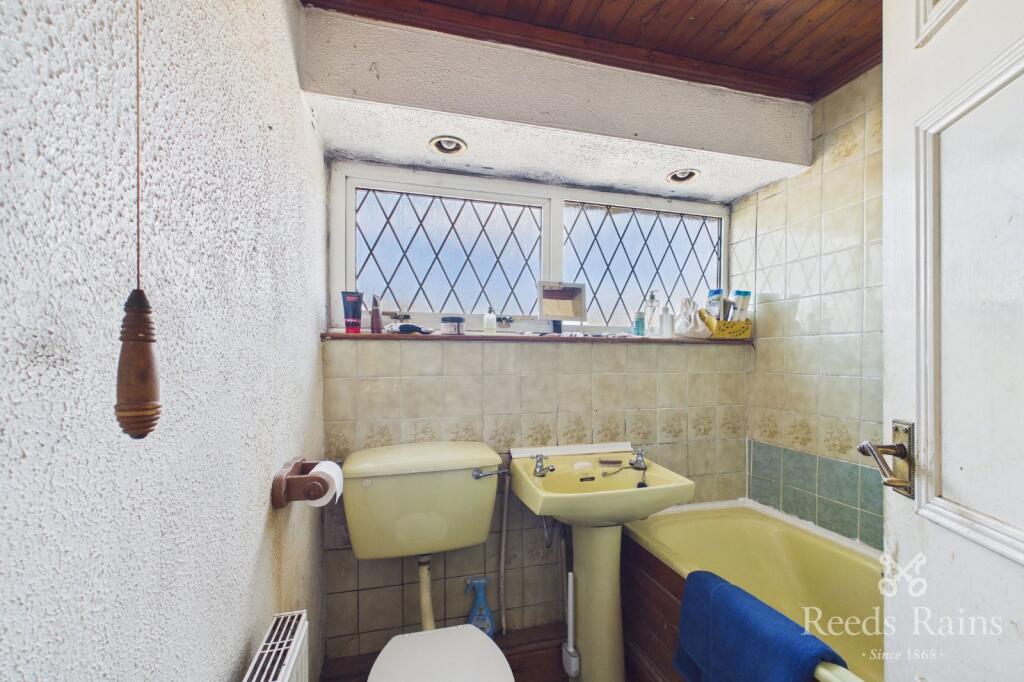 Batley Road, Tingley, Wakefield, West Yorkshire, WF3 photo 4