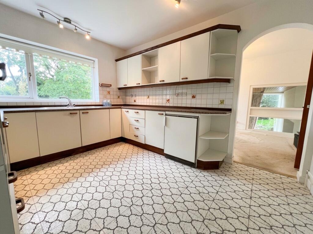3 Castle Precinct, Llandough, Vale of Glamorgan CF71 7LX photo 3