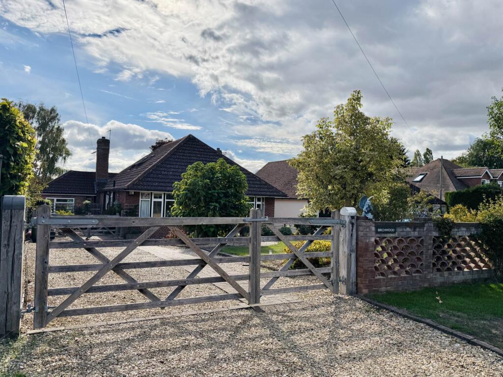 Main image of property: High Road, Brightwell-Cum-Sotwell