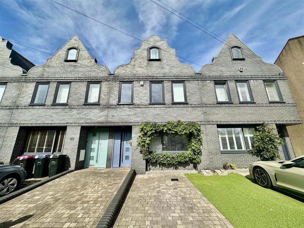 Main image of property: Glendale Gardens, Leigh-On-Sea