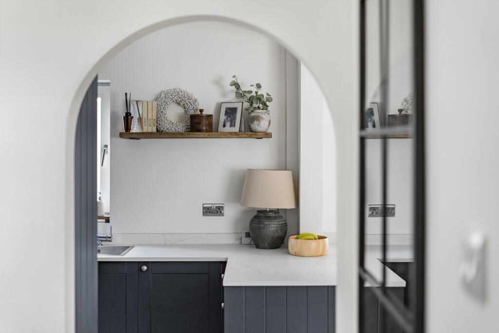 House in Cotswold, Cirencester - More