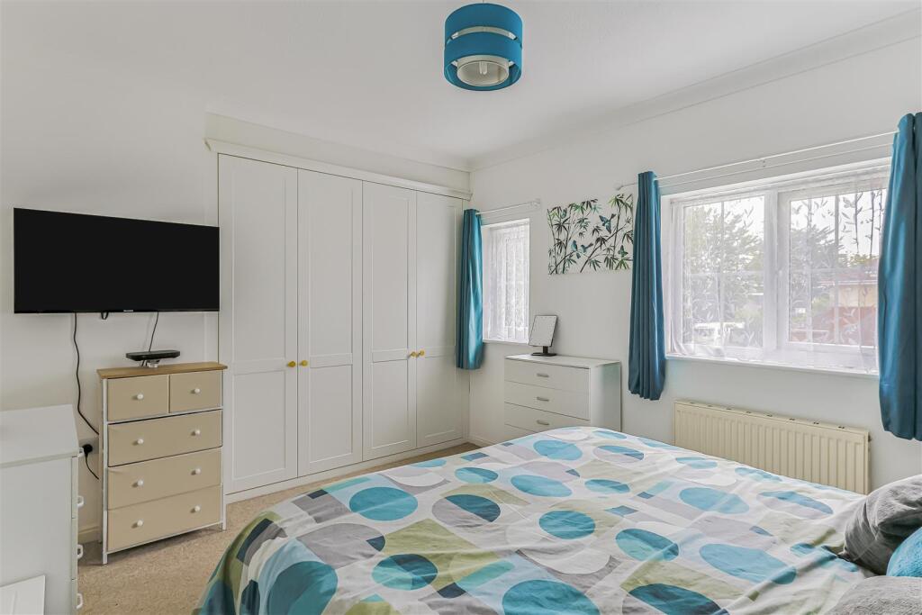 Henbest Close, Wimborne - View 5