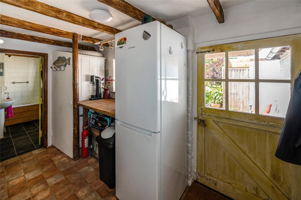 House in Chichester, Sidlesham - More