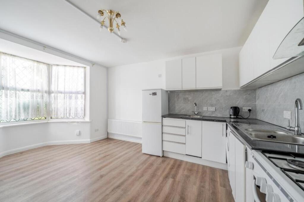 House in London, The Hale, Mill Hill - View 4