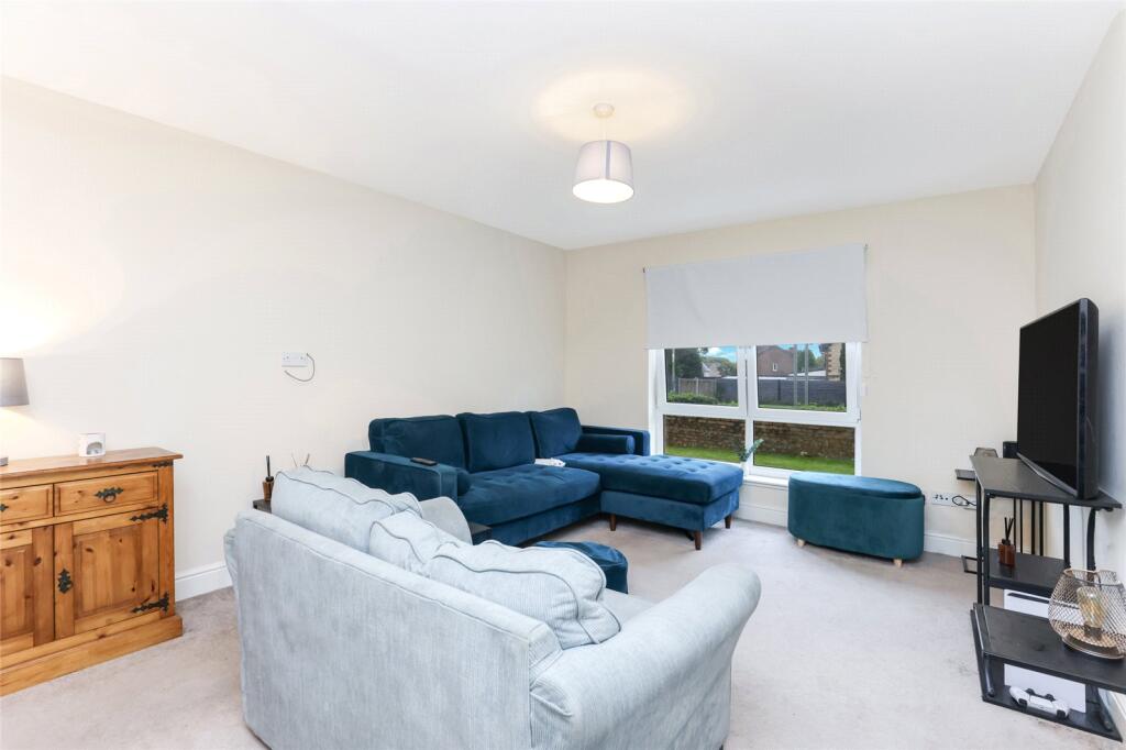 Apartment in New Stevenston, Brannock Park, Ravenscraig - View 2