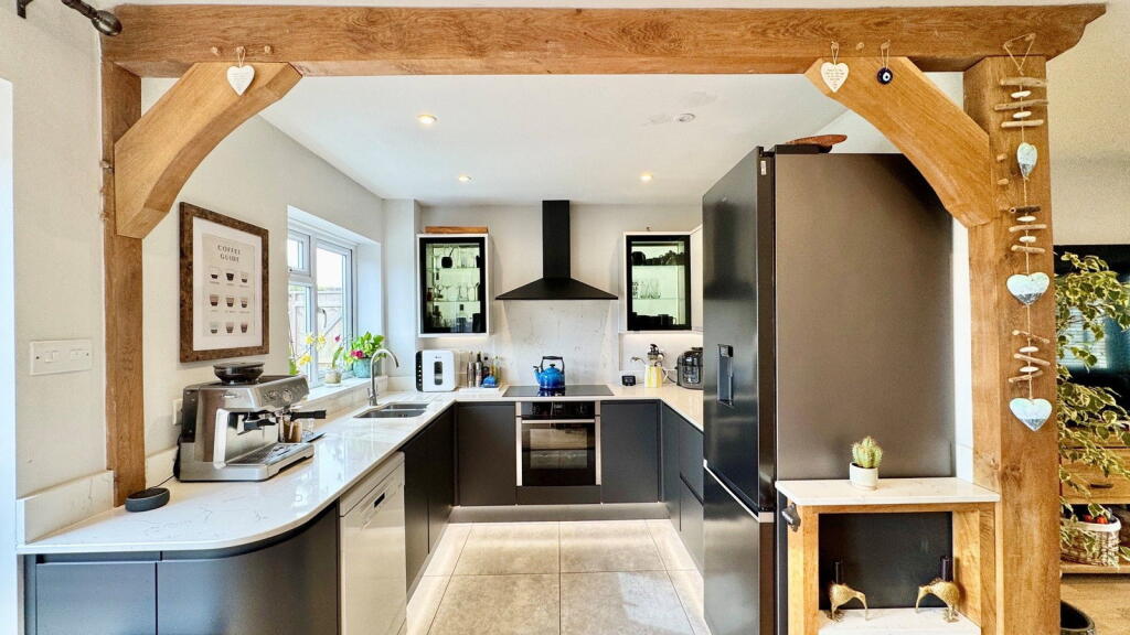 2-bed semi-detached on Wilmot Walk, Newbury, RG14 6SB, £325,000
