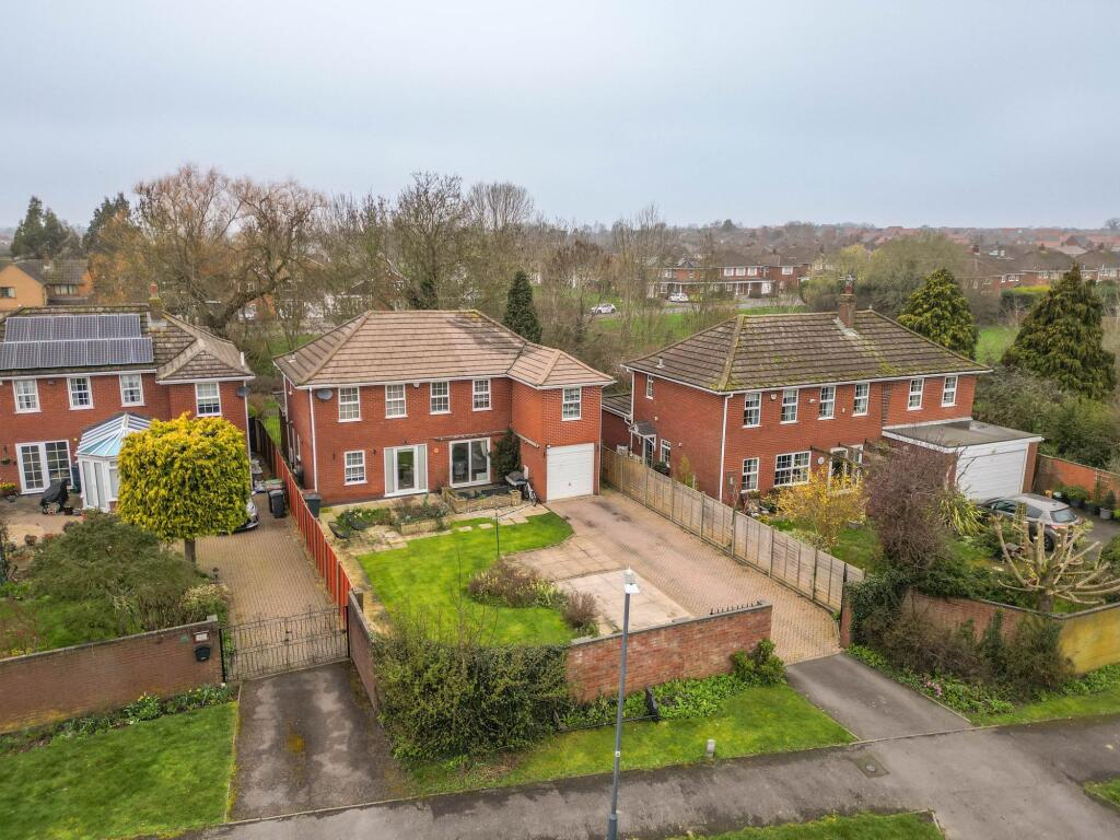 Pallett Drive, Nuneaton, CV11 photo 2