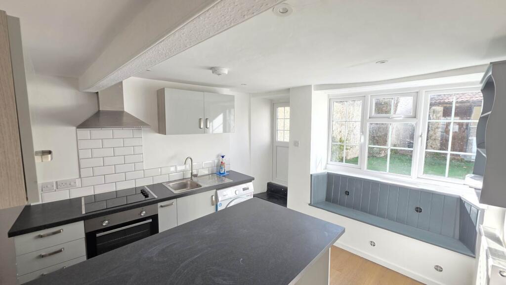 House in Chard, Jocelyn Park, Somerset - View 5