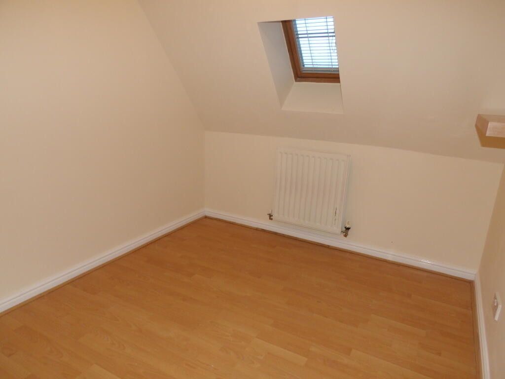Apartment in Solihull, Dickens Heath - View 4