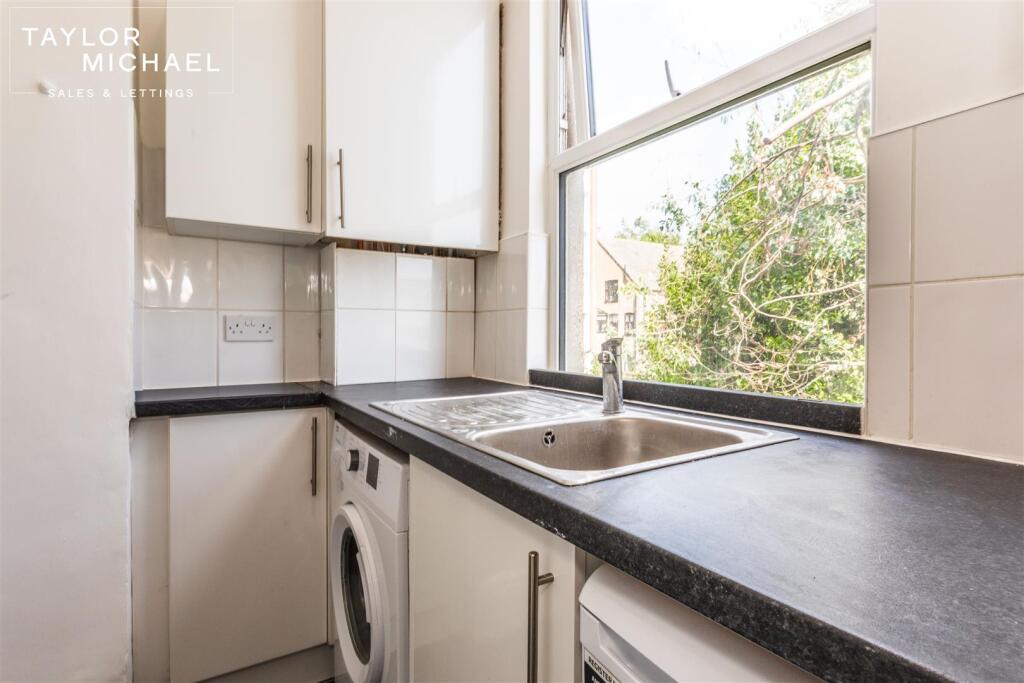 House in Brighton & Hove, Hove - View 2