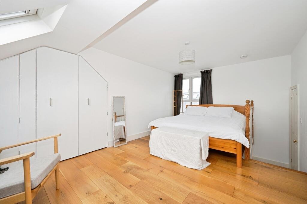 House in Guildford - View 5