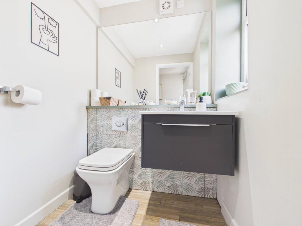House in Gedling, Calverton - More