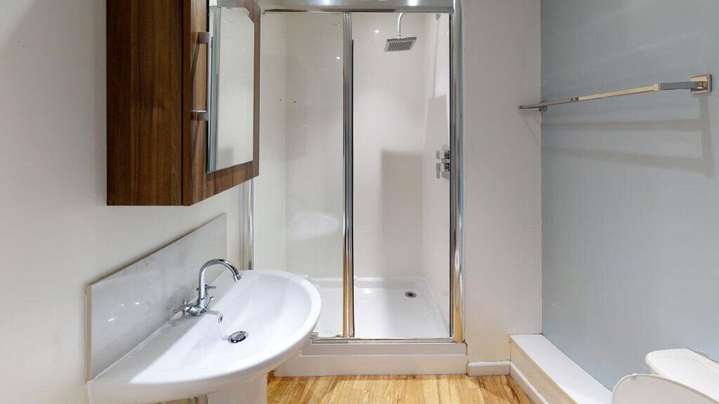 6 bedroom apartment for rent