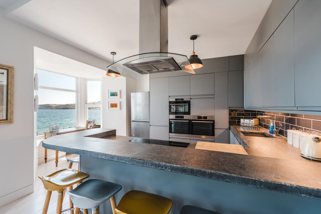 Apartment in Truro - More