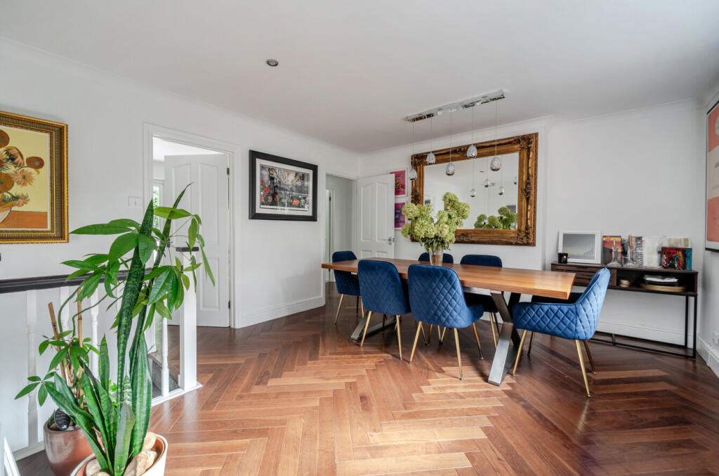 House in Sandhurst - More