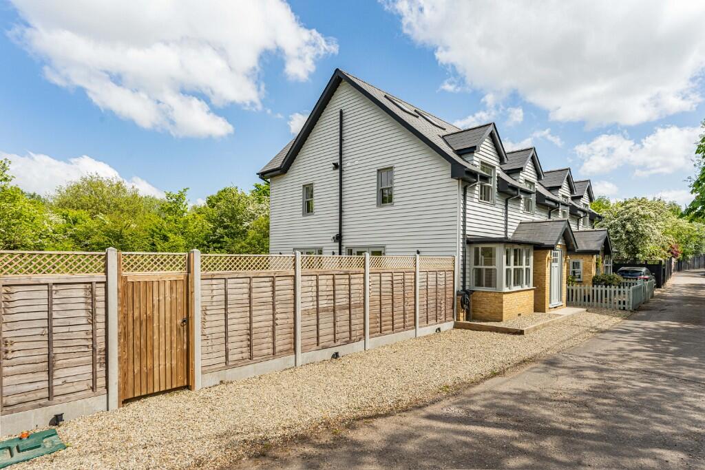 Hawes Lane, Waltham Abbey, Essex, E4 photo 2