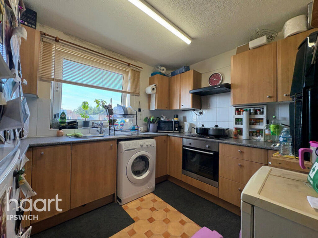 Hale Close, Ipswich photo 3