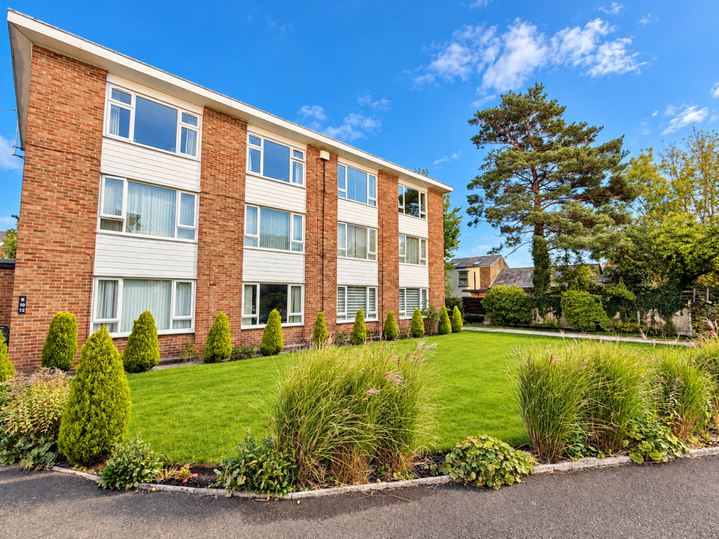 2-bed flat on Broadway, Offerton, £180,000
