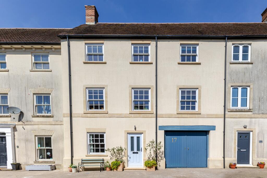 4-bed terraced on Nalder Close, Shepton Mallet, £350,000