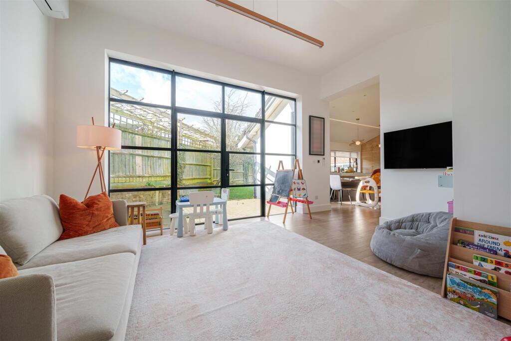 House in London - View 5