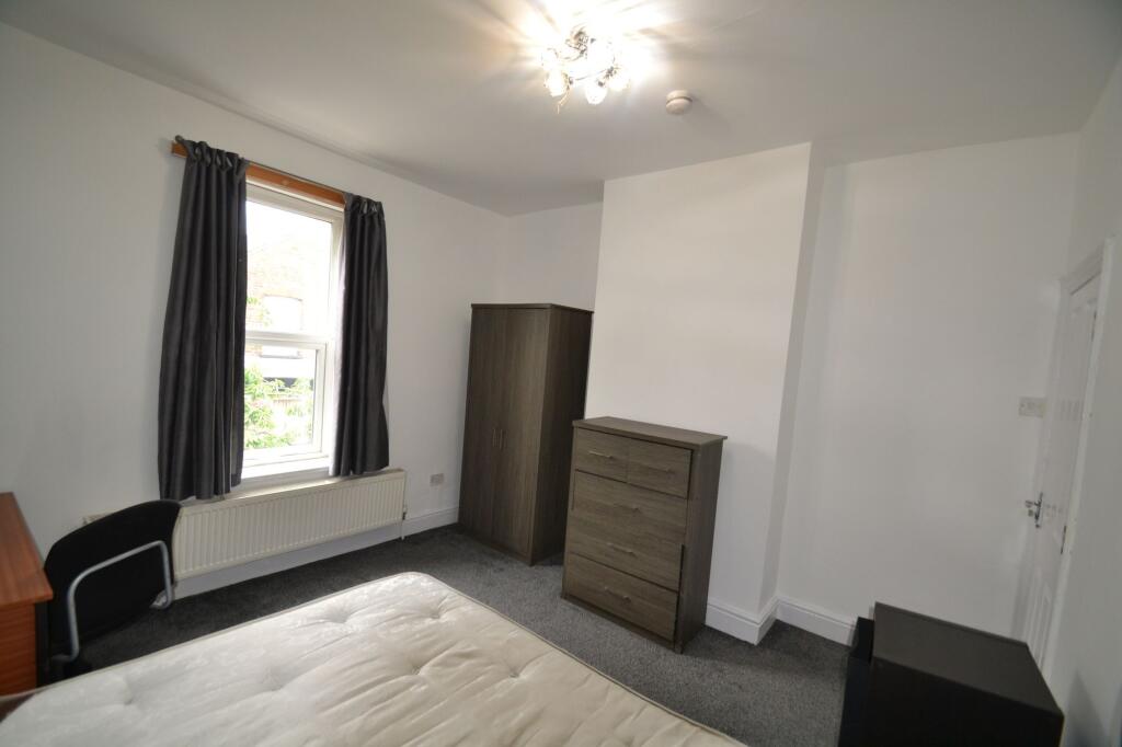 2 bedroom house share for rent