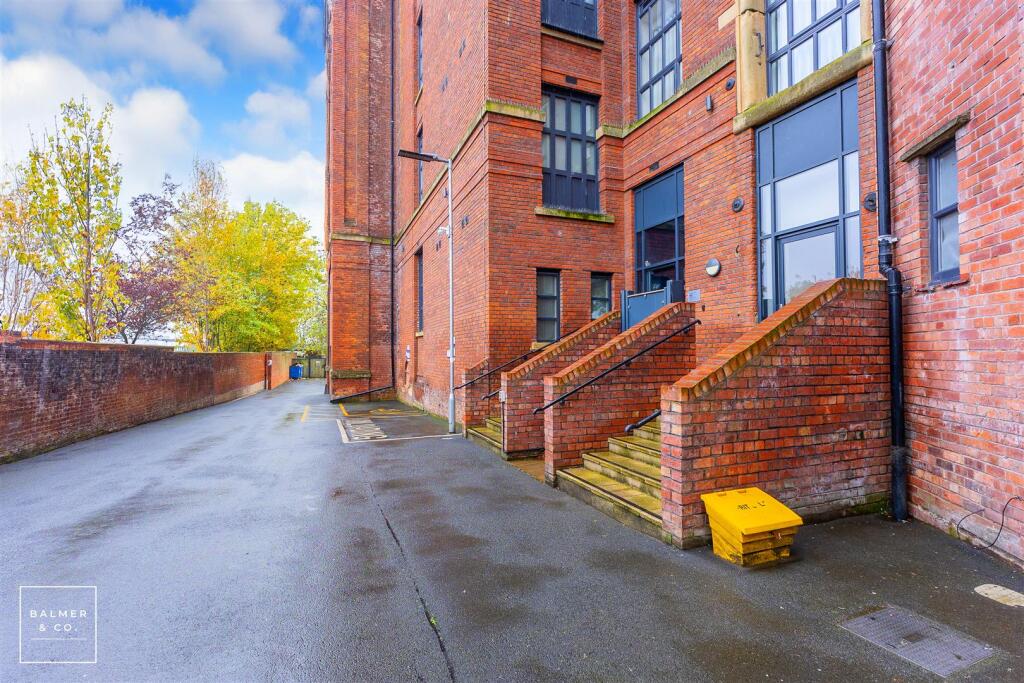 Mather House, Leigh, WN7 photo 4