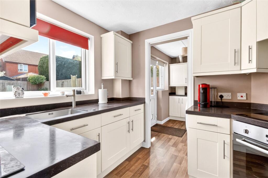 Worcestershire Lea, Warfield, Bracknell, Berkshire, RG42 photo 2