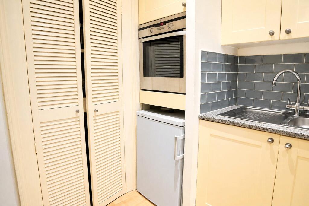 Apartment in Bristol, Clifton Village, Hotwells - More