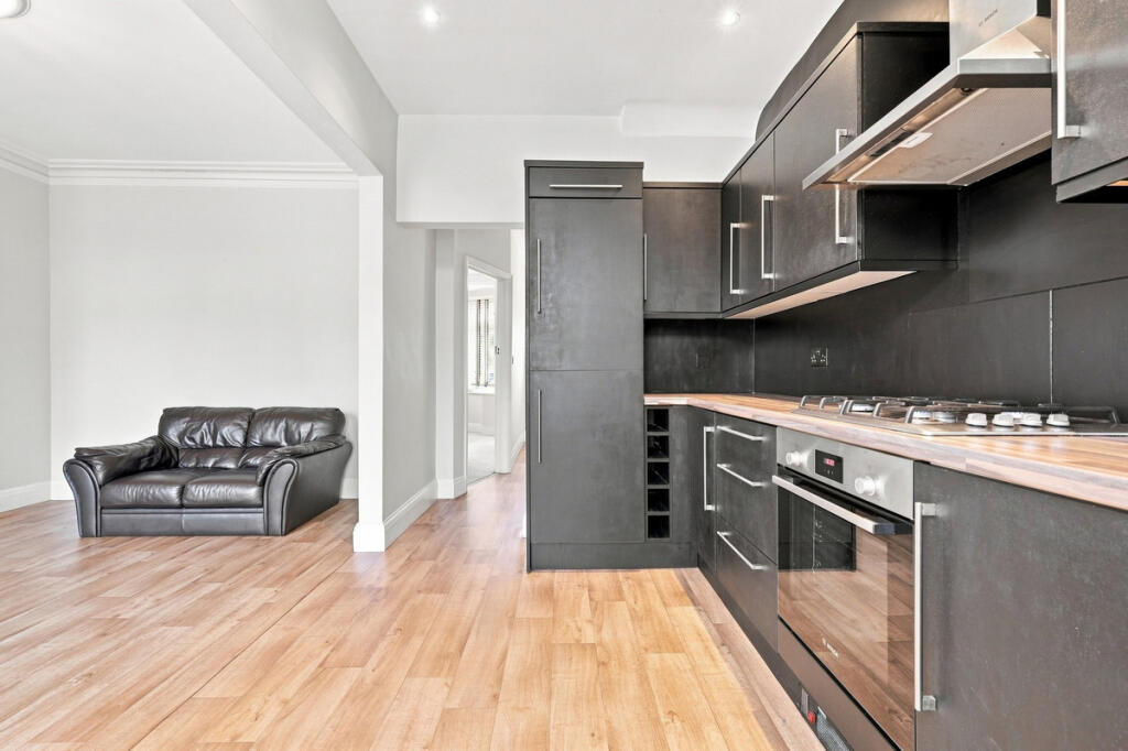 House in Southend-on-Sea - View 3