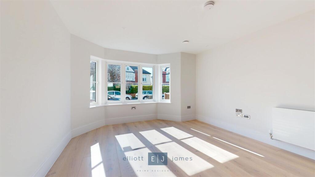 Apartment in Ilford - View 4