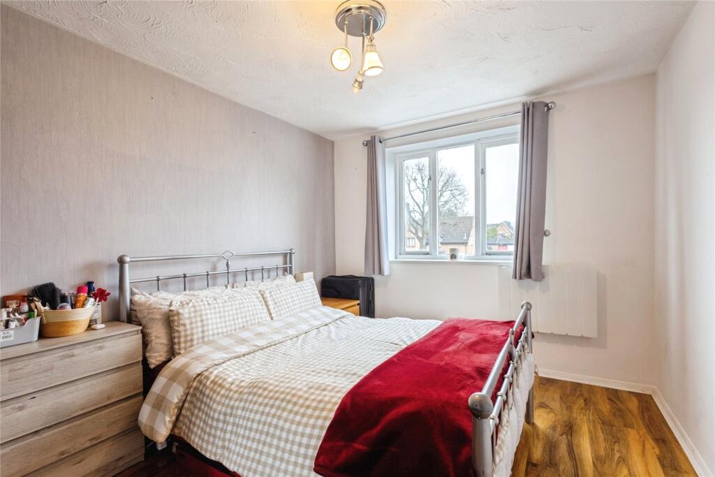 Apartment in Northampton, Duston - More