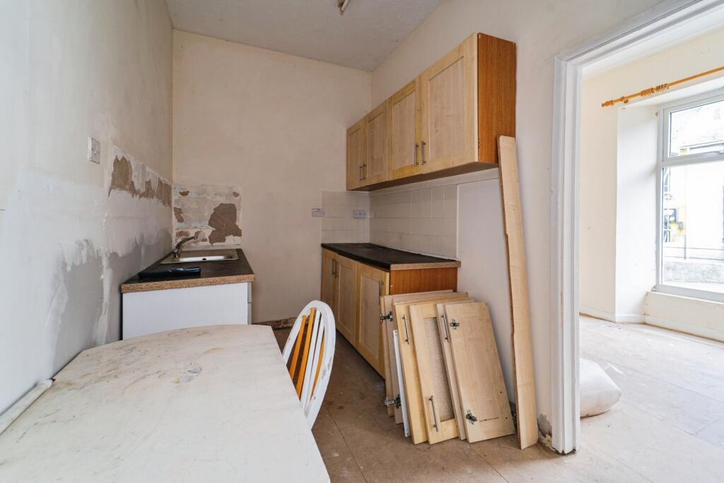 House in Pembroke Dock, Pembrokeshire - More