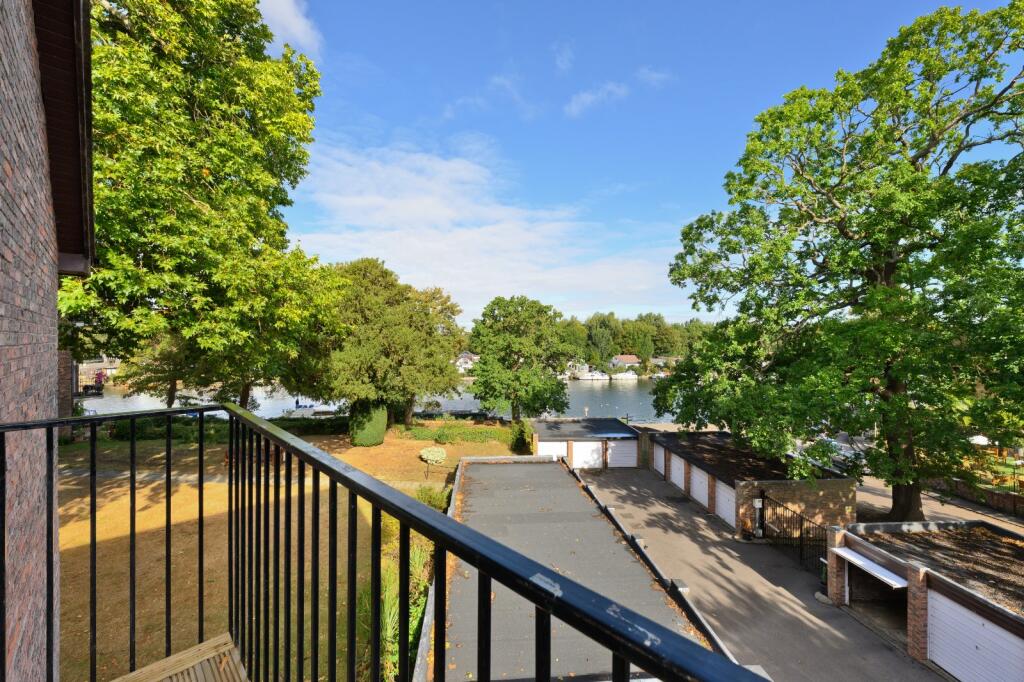 Apartment in Kingston upon Thames - View 3