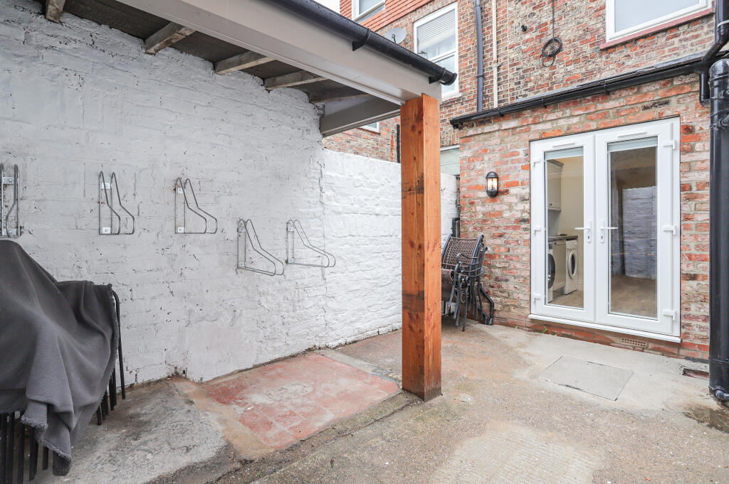 House in York - View 4