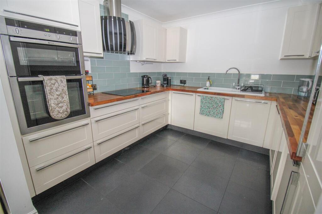 Sheering Lower Road, Sawbridgeworth photo 4