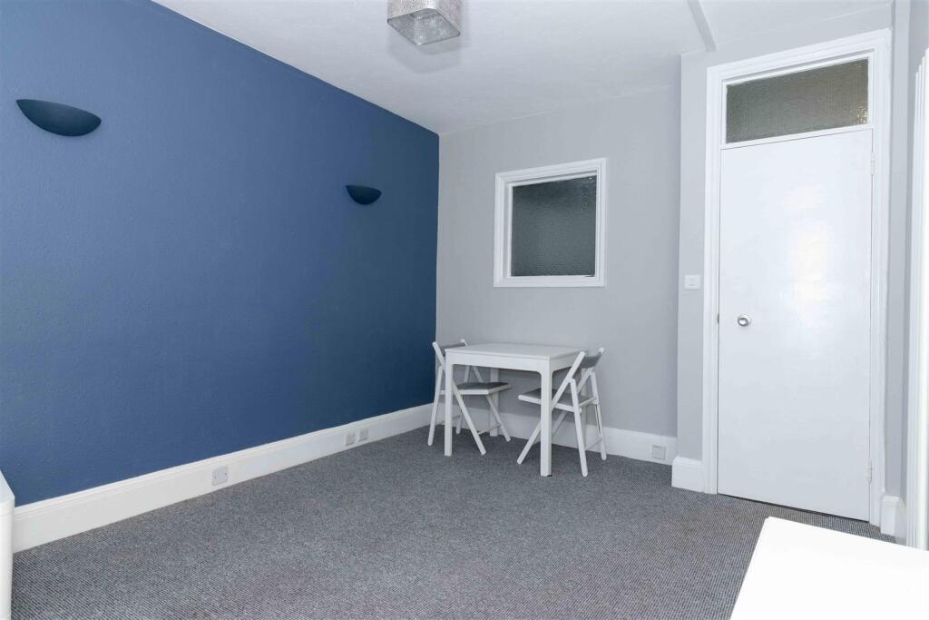 Apartment in Worthing, West Worthing - More